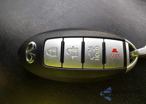 2015 Infiniti Q50 Premium z USA, uszkodzony, nr VIN JN1BV7AR5FM399475